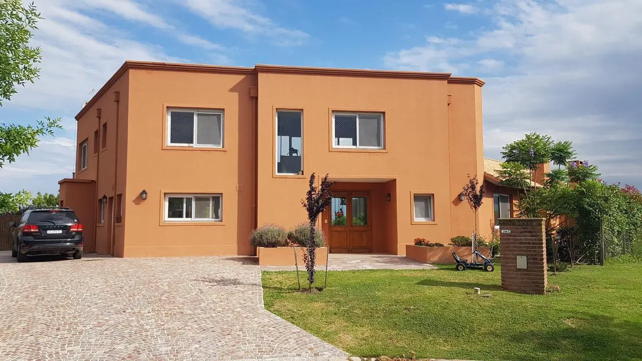Casa en Venta de siete ambientes con pileta en El Canton Islas Escobar 4