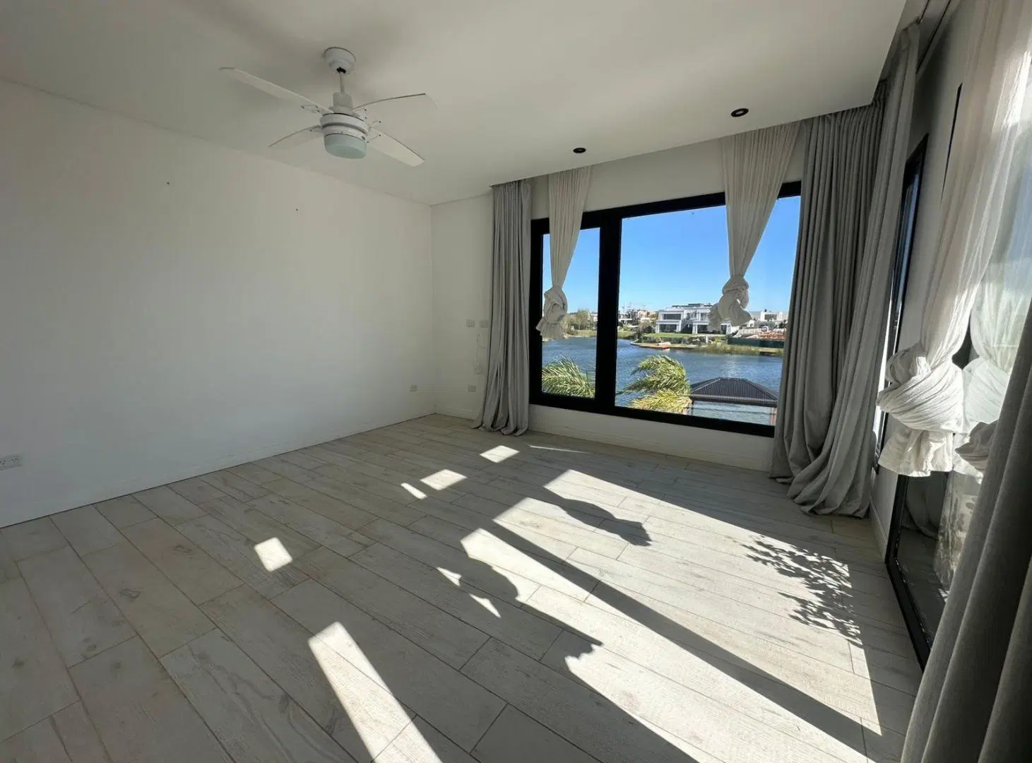 Casa en alquiler anual sin muebles en Muelles, Puertos Del Lago, con muelle y pileta 3