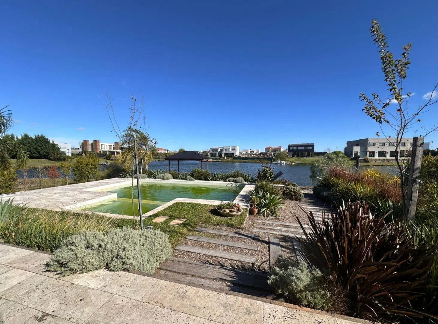 Casa en alquiler anual sin muebles en Muelles, Puertos Del Lago, con muelle y pileta 5