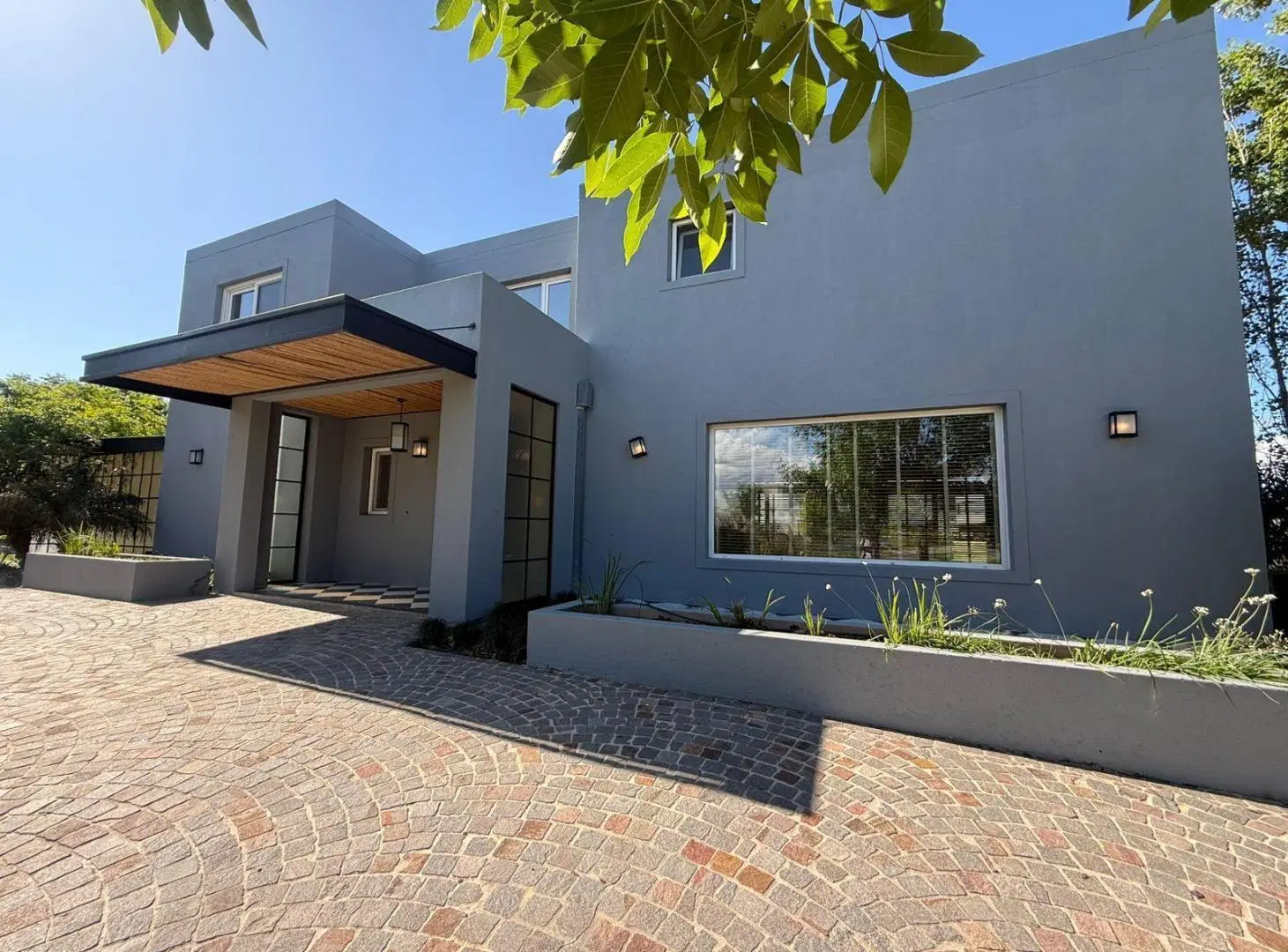 Casa en venta a agua en El Canton Islas de 6 ambientes con pileta 5