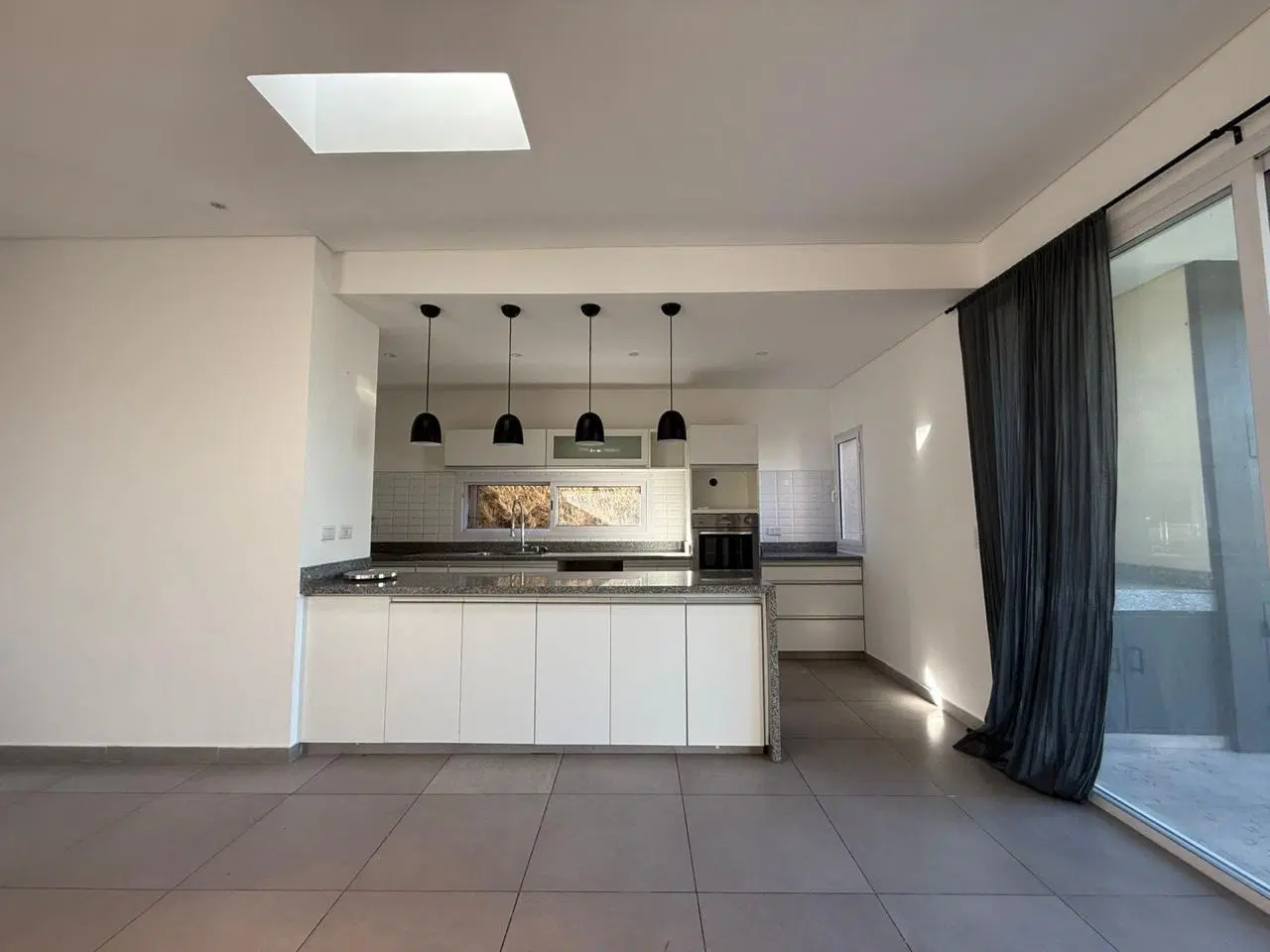 Casa en venta y alquiler anual sobre lote interno con pileta en Puerto el Cantón 2