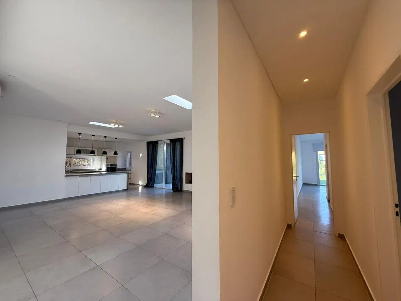 Casa en venta y alquiler anual sobre lote interno con pileta en Puerto el Cantón 1