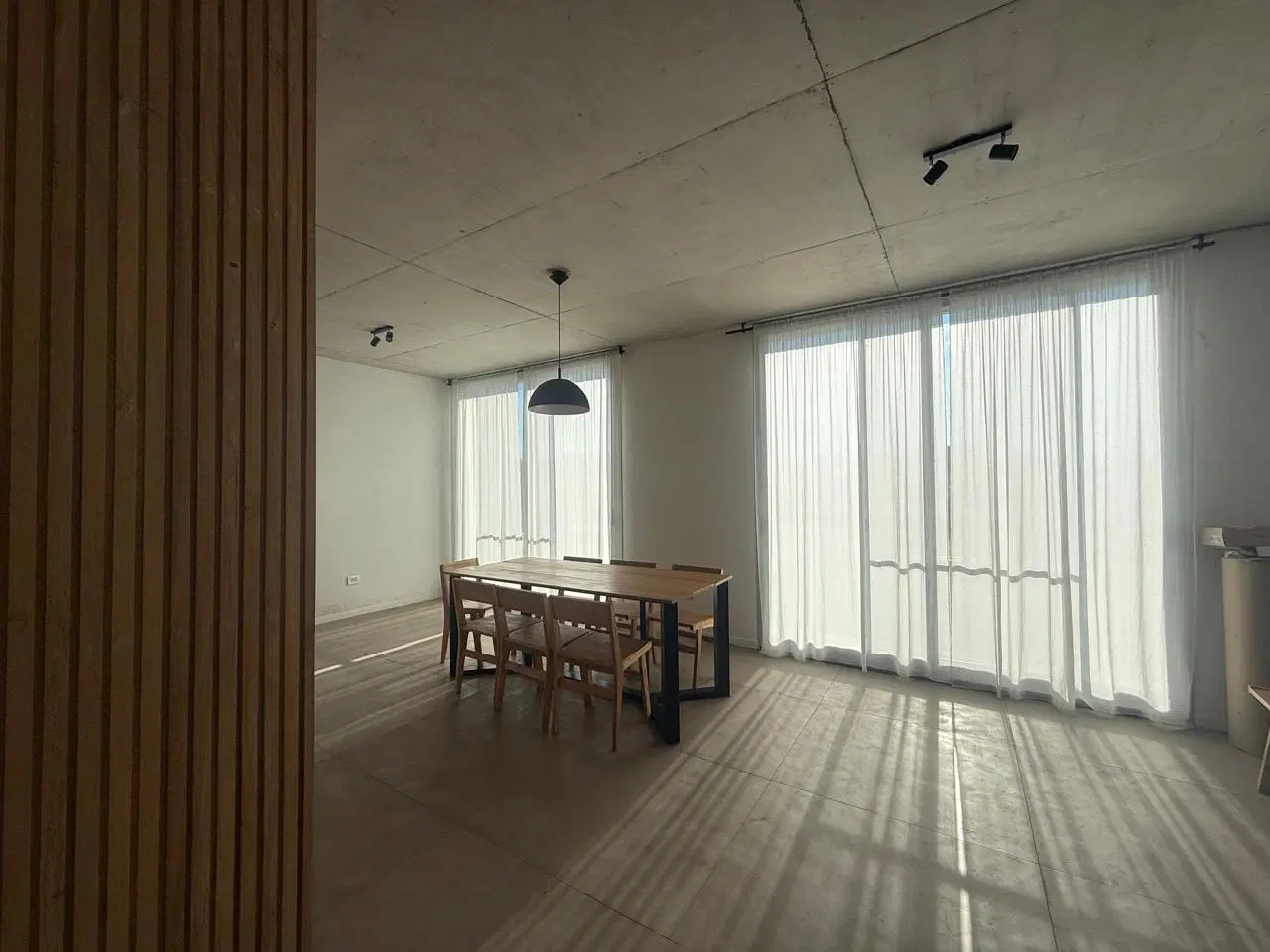 Casa en alquiler anual en Ceibos Puertos del Lago de cinco ambientes con pileta 2