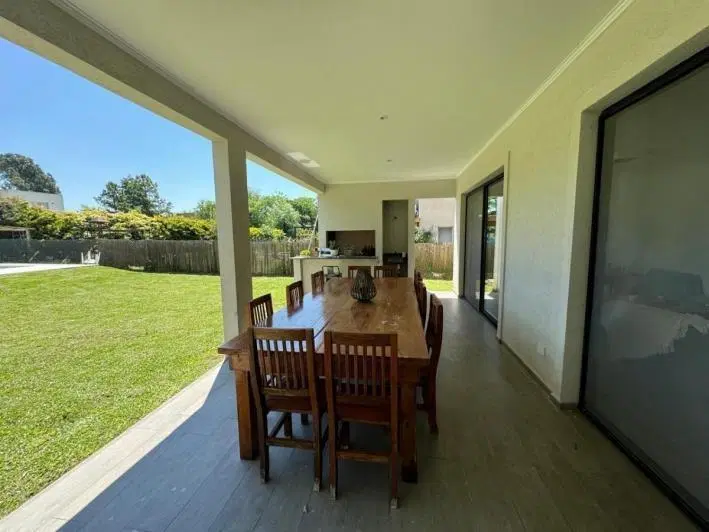 Casa en venta de seis ambientes con pileta en San Matias area tres 5
