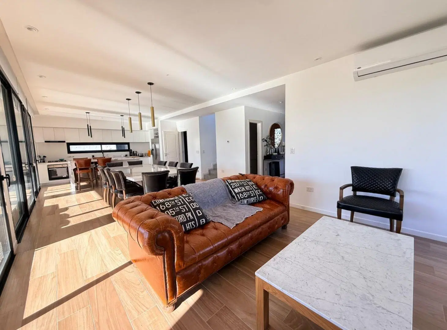Casa alquiler anual amoblada en Puertos del Lago de cinco ambientes orientación norte con pileta 2
