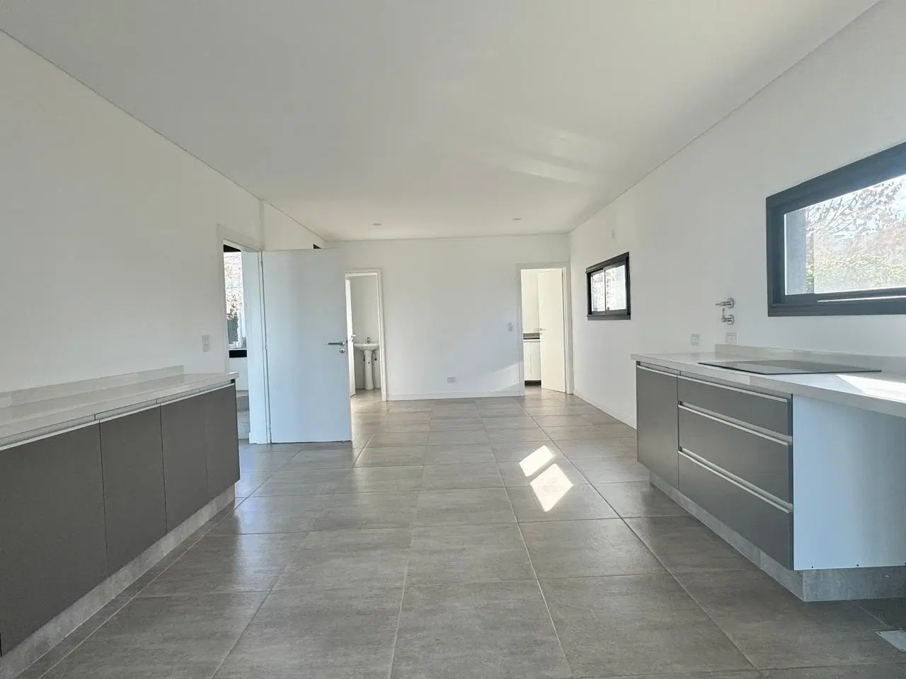 Casa al lago en Islas El Canton de 6 ambientes con pileta en venta 5