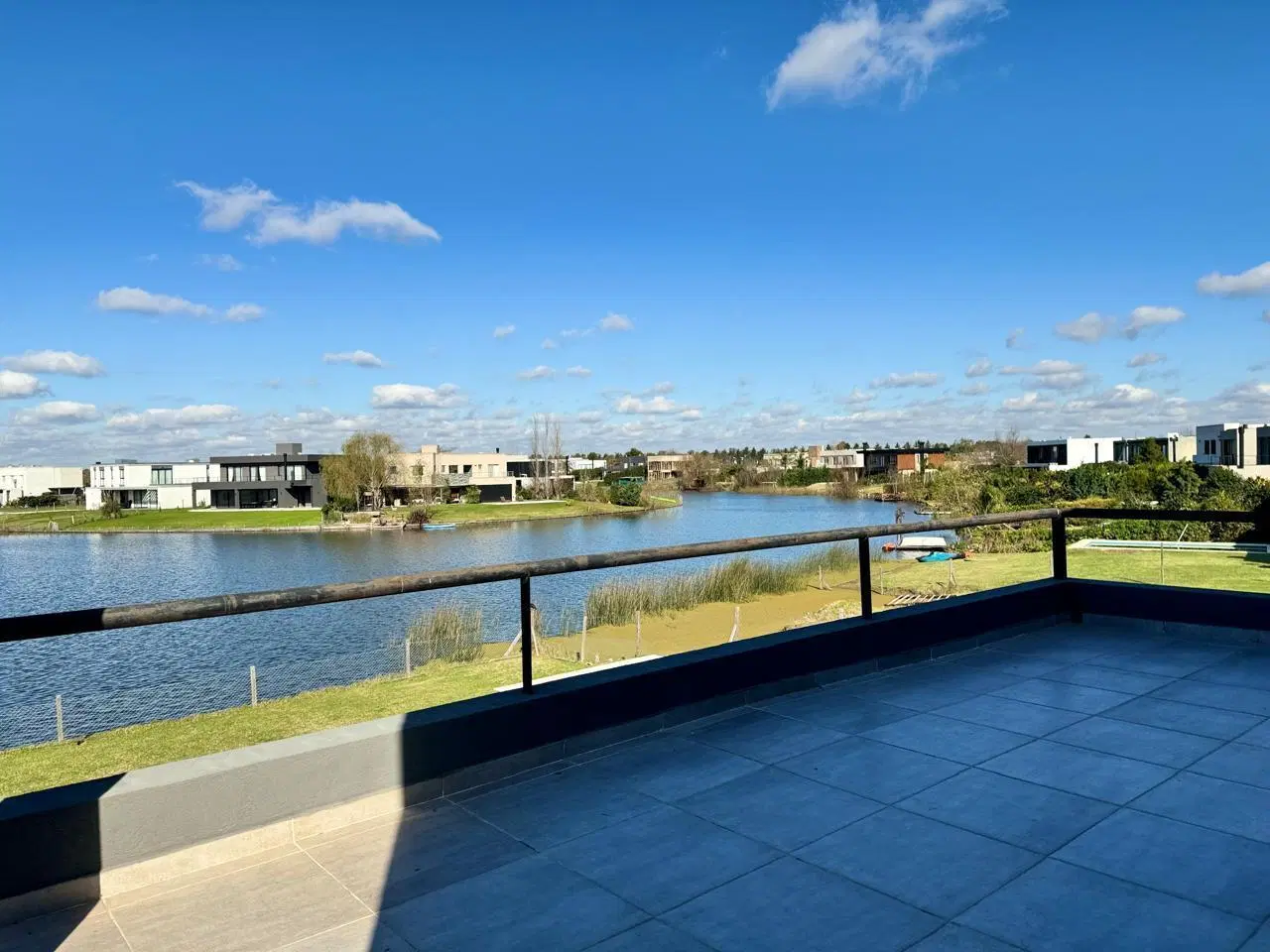 Casa al lago en Islas El Canton de 6 ambientes con pileta en venta 4