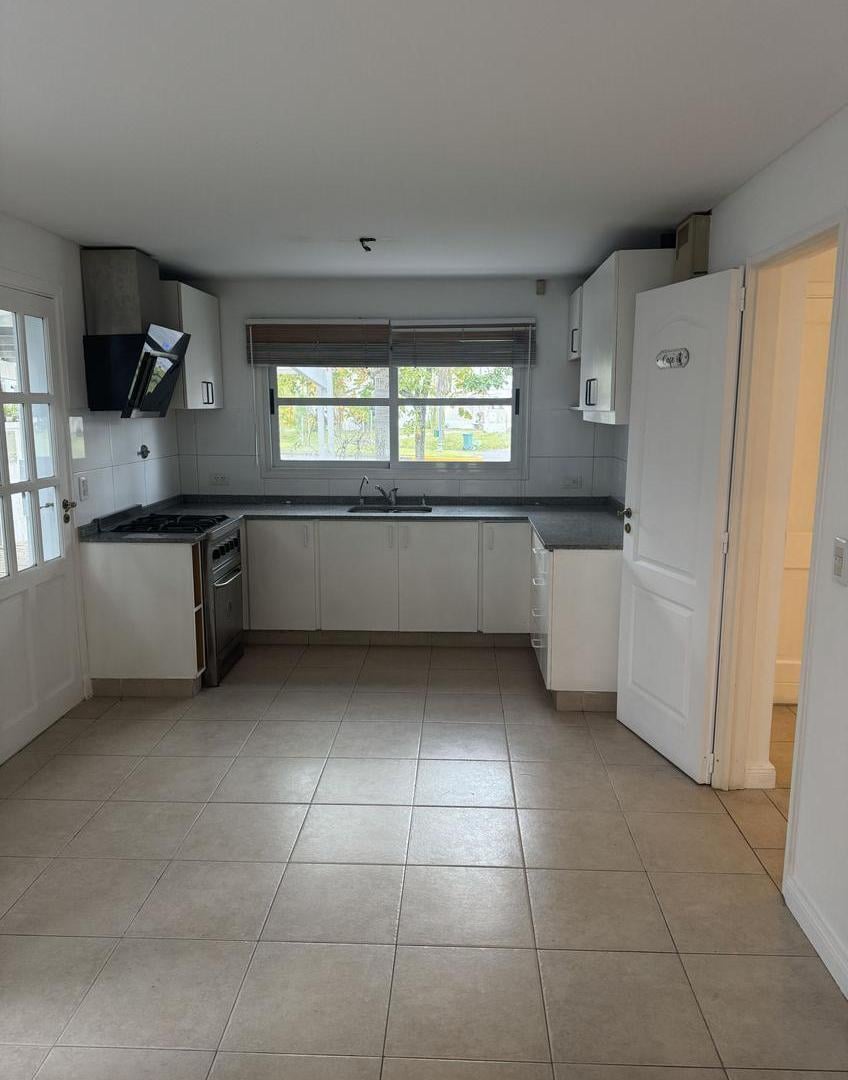 Foto de Casa de 3 dormitorios en alquiler con Pileta en Portezuelo. Nordelta, imagen 1