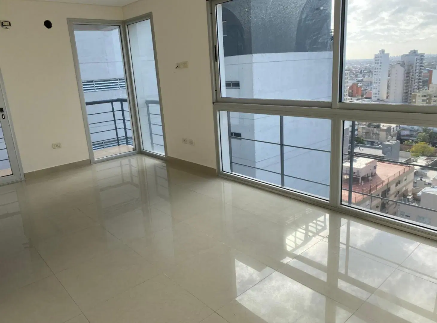 Departamento 3 ambientes con cochera en Banfield 1