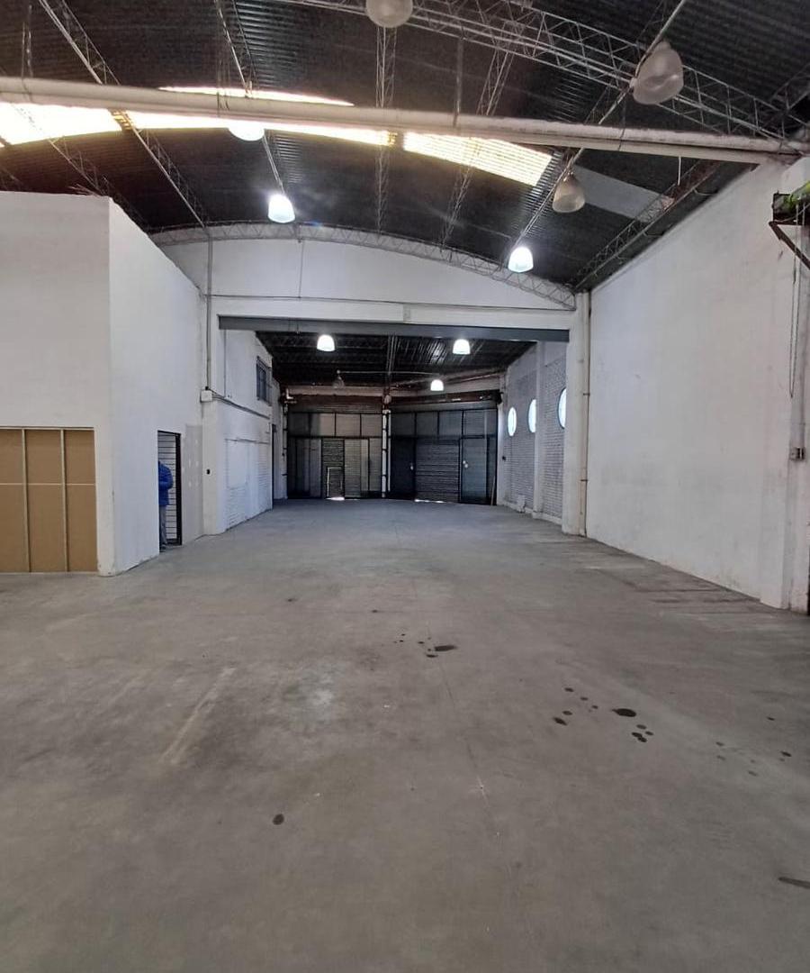 Foto de Local con oficinas en Alquiler en Camino de Cintura Luis Guillon, imagen 4