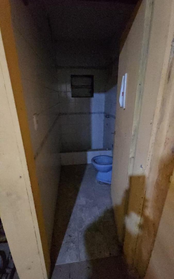 Foto de Amplio local en Paso del Rey, imagen 2