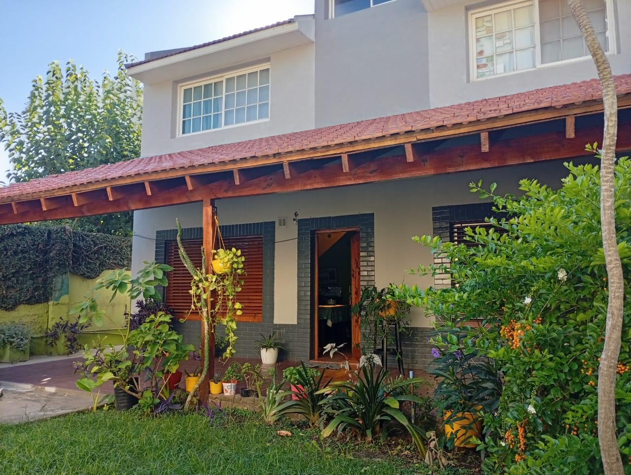 Foto de CASA CON GALPON Y DEPARTAMENTO EN SAN JOSE TEMPERLEY, imagen 2
