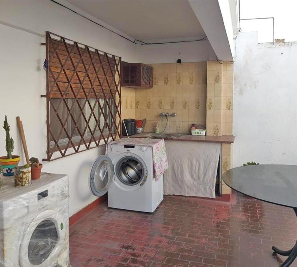 Casa 4 Ambientes + 2 Locales - Merlo 2