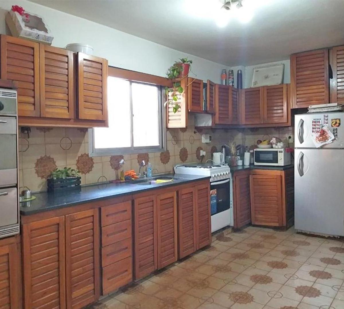 Casa 4 Ambientes + 2 Locales - Merlo 3