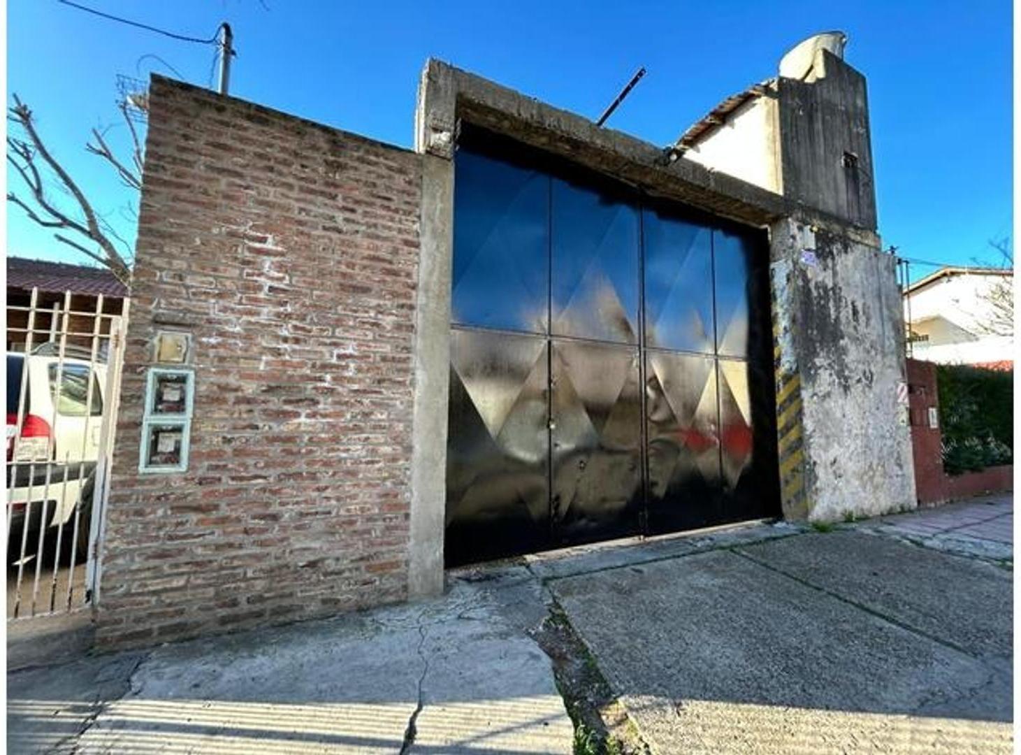 VENTA - GALPON 300 METROS MAS OFICINA - MERLO