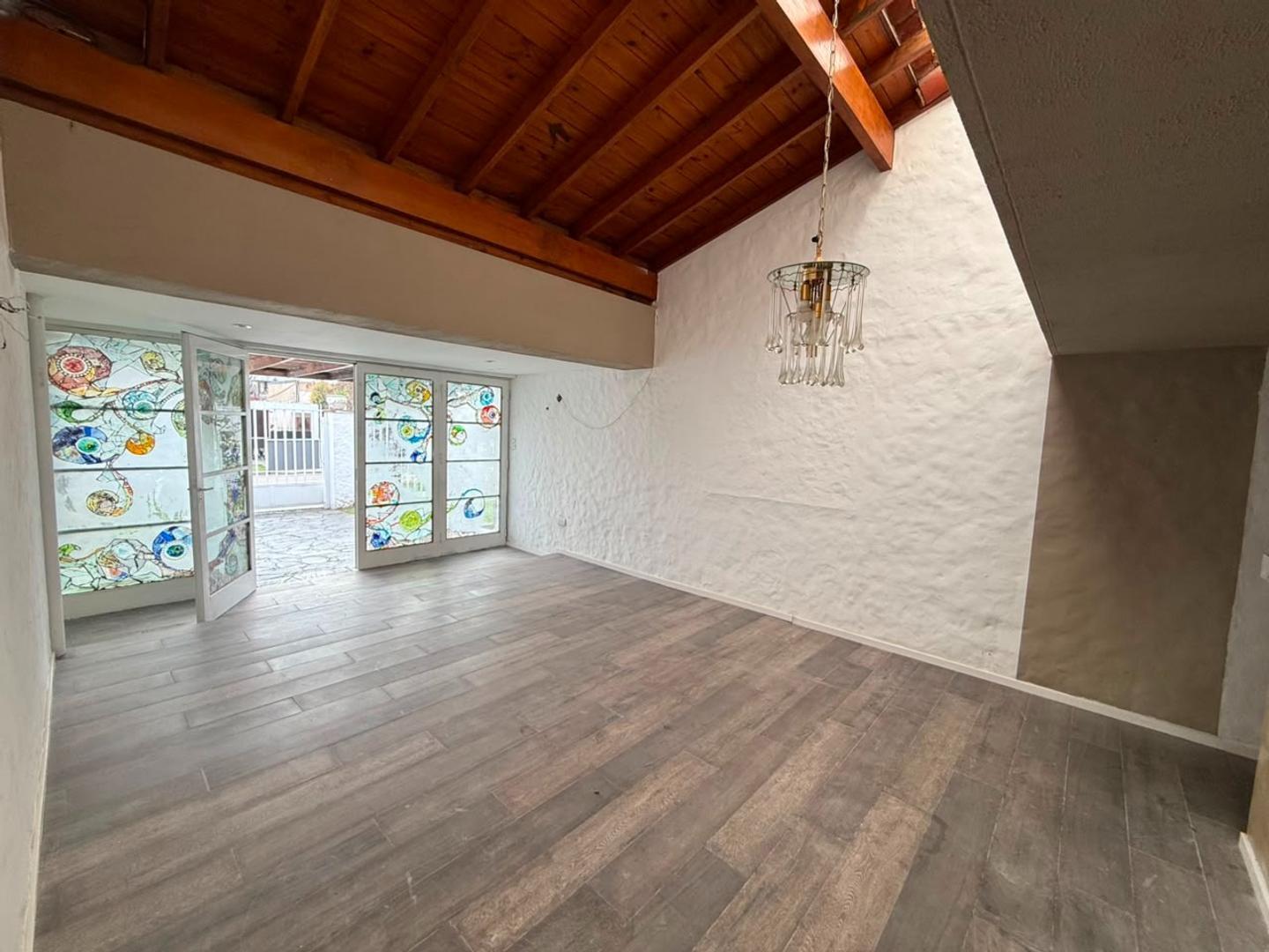Foto de VENTA-CASA 5 AMBIENTES CON PARQUE - SAN ANTONIO DE PADUA, imagen 3