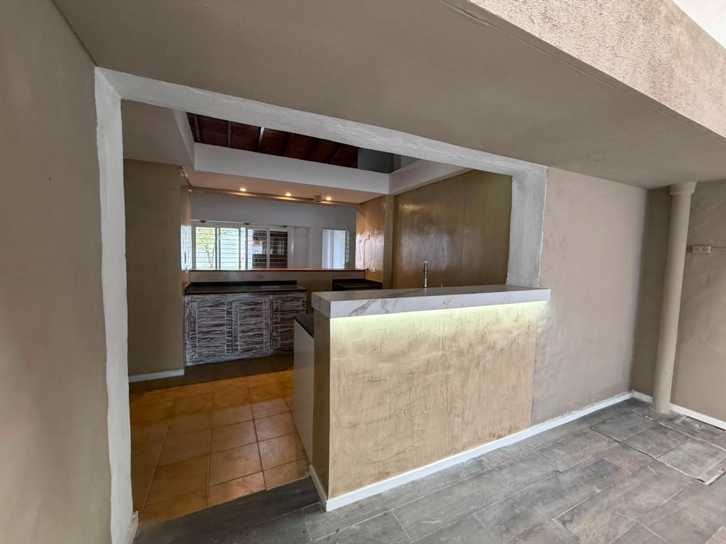 Foto de VENTA-CASA 5 AMBIENTES CON PARQUE - SAN ANTONIO DE PADUA, imagen 4