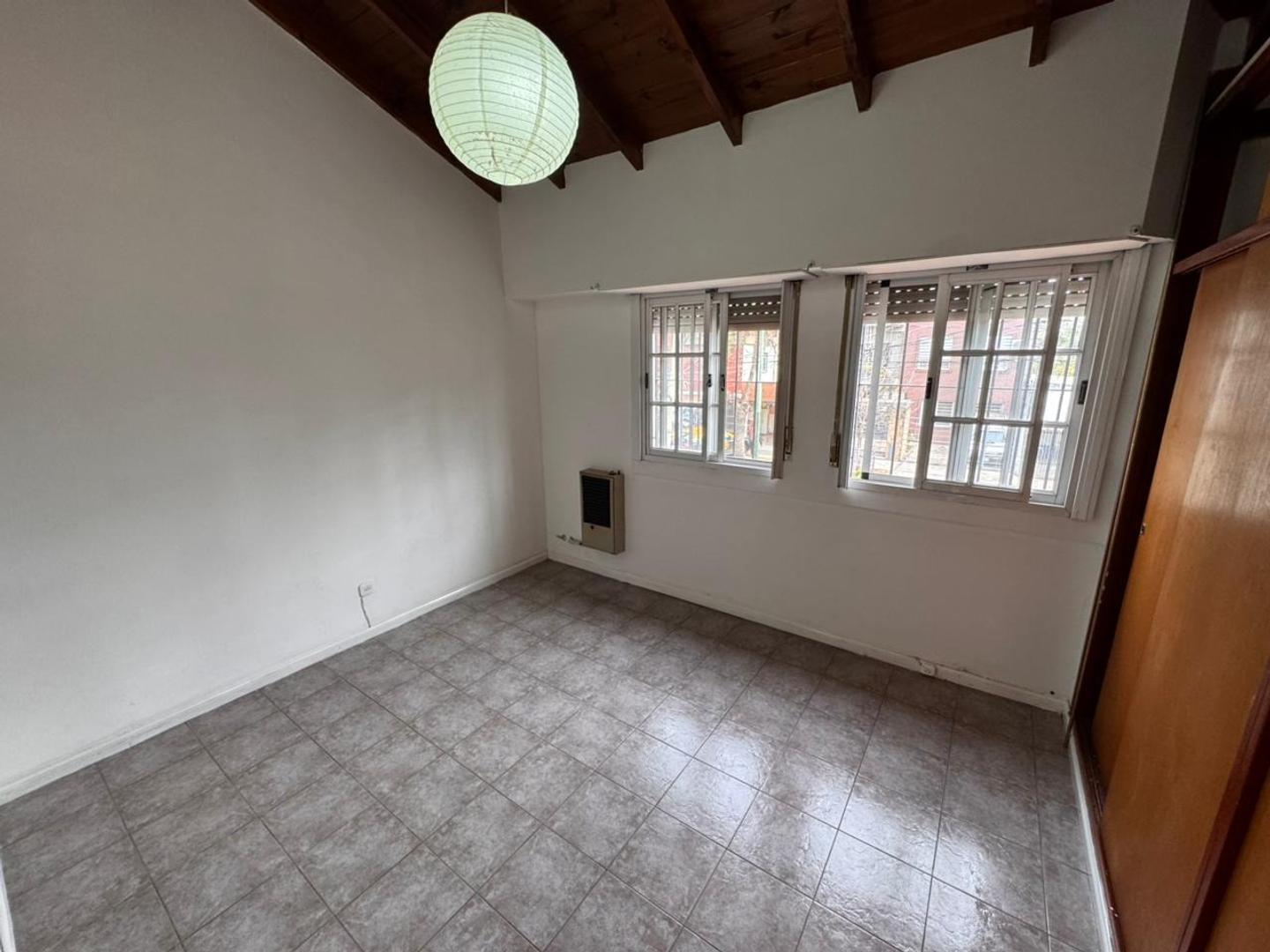 Foto de CASA - DUPLEX 2 DORMITORIOS - SAN ANTONIO DE PADUA, imagen 2