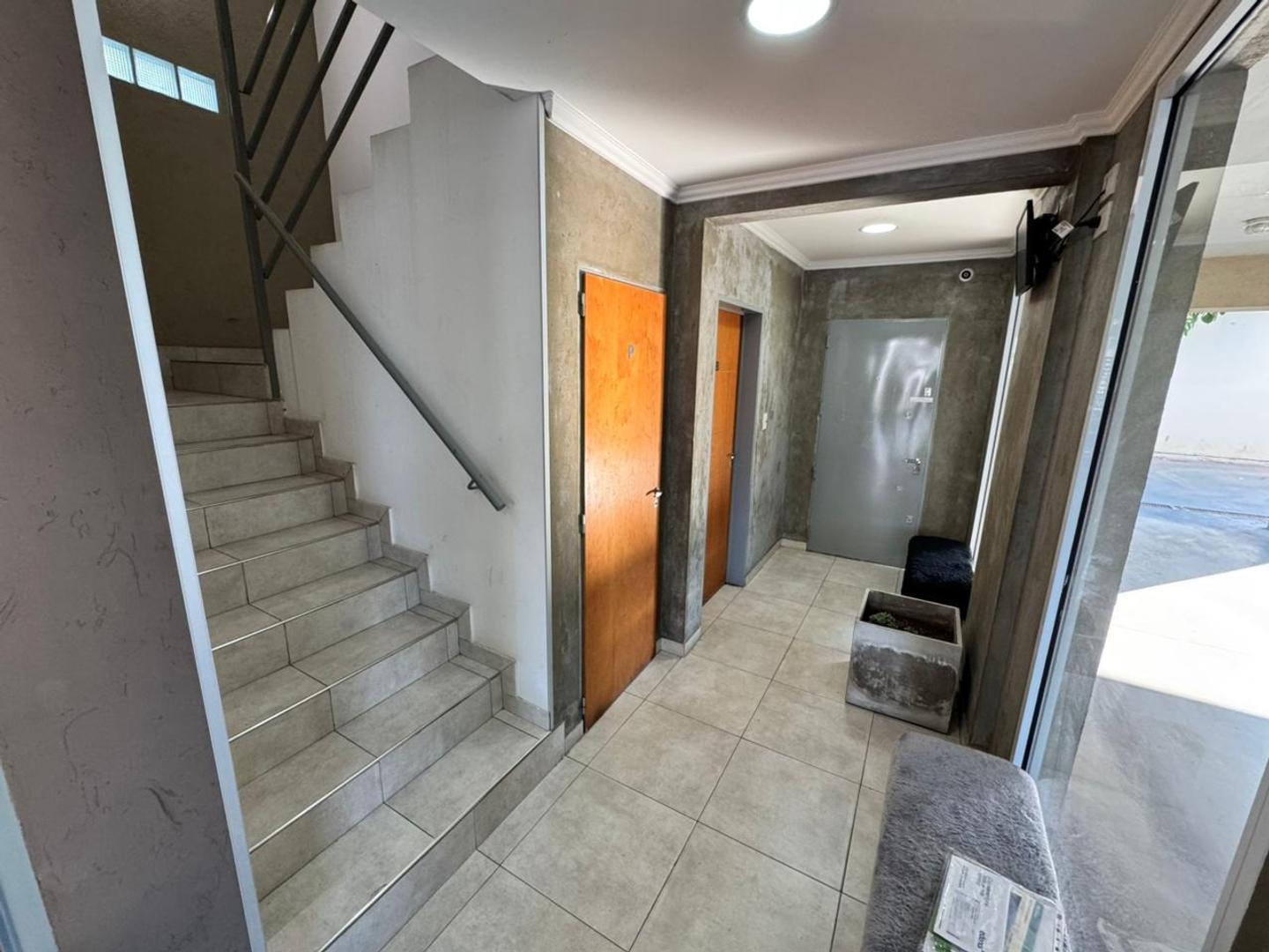 Foto de DEPARTAMENTO 2 AMBIENTES CON COCHERA Y TERRAZA - ITUZAINGO, imagen 1