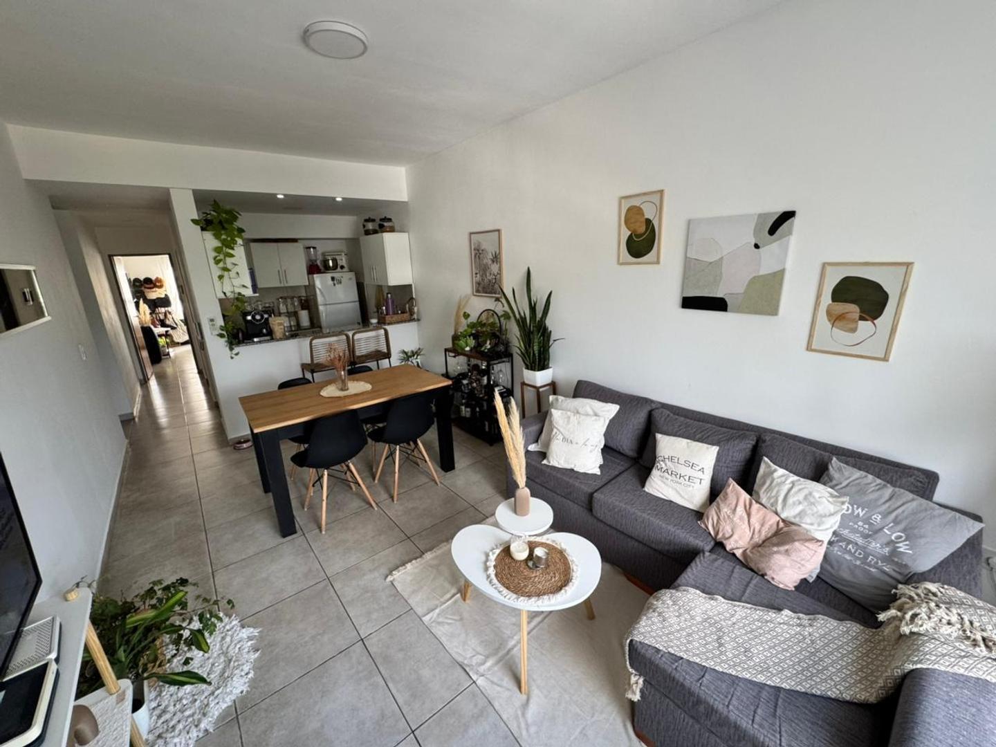 Foto de DEPARTAMENTO 2 AMBIENTES CON COCHERA Y TERRAZA - ITUZAINGO, imagen 2