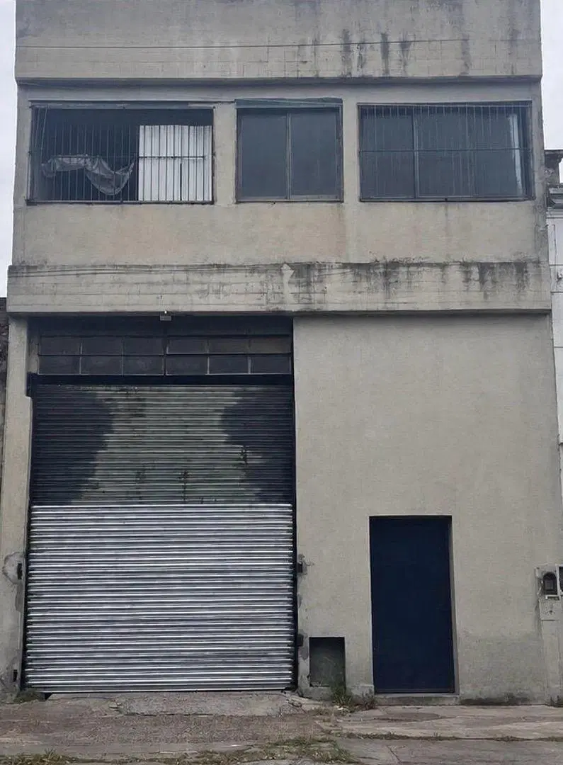 Galpón con 704 m² en alquiler en Sarandi 4