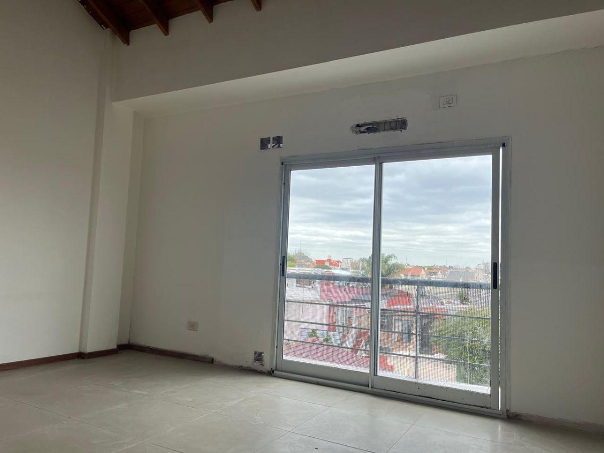 Foto de Departamento de 2 ambientes con cochera, lavadero y terraza en alquiler, imagen 4