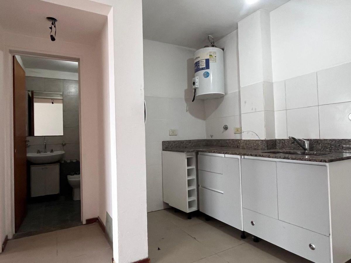 Foto de Departamento de 2 ambientes con cochera, lavadero y terraza en alquiler, imagen 3