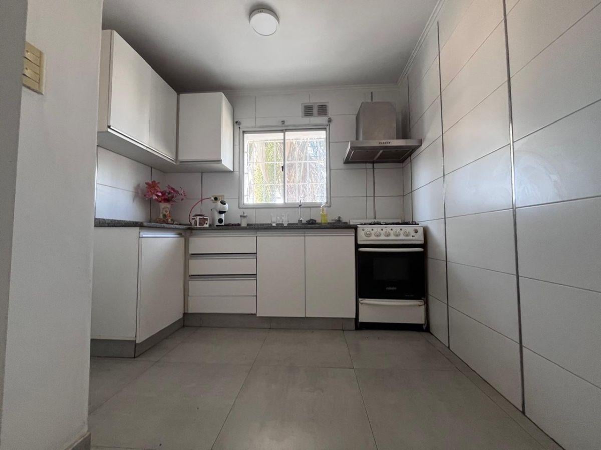 Foto de PH de 72 m² con 2 dormitorios en venta financiado en Wilde, imagen 2