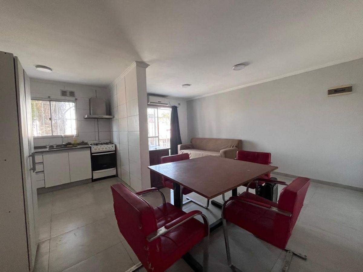 Foto de PH de 72 m² con 2 dormitorios en venta financiado en Wilde, imagen 4