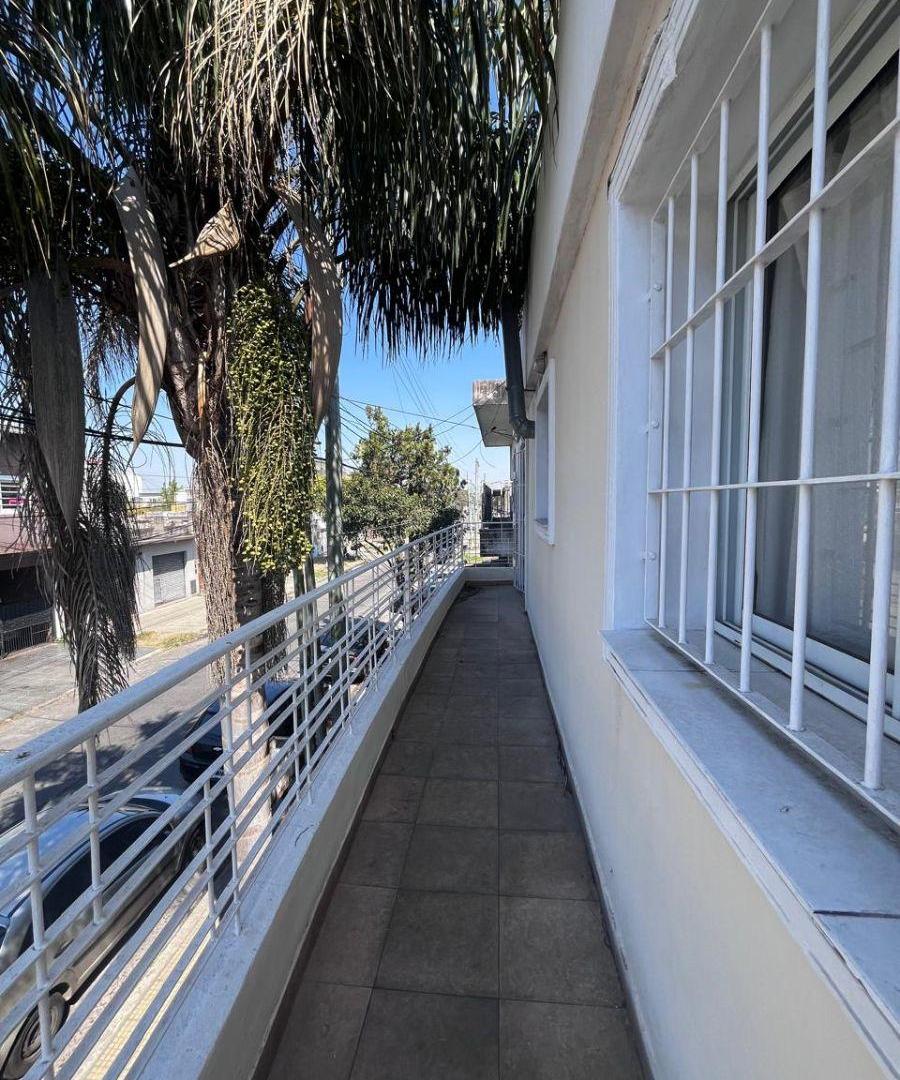 Foto de PH de 72 m² con 2 dormitorios en venta financiado en Wilde, imagen 1