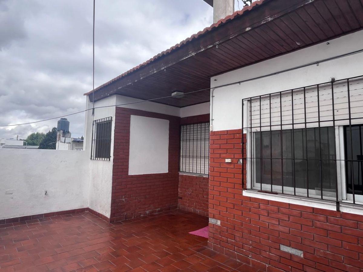 Foto de PH de 80 m² con 3 dormitorios en alquiler en Villa Dominico, imagen 2