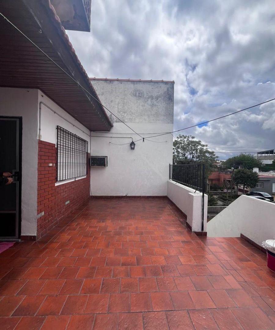 Foto de PH de 80 m² con 3 dormitorios en alquiler en Villa Dominico, imagen 1