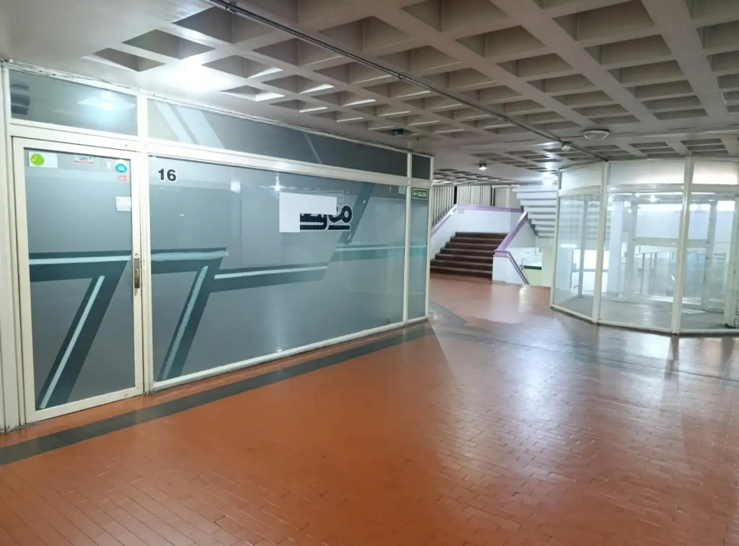 Local en alquiler con subsuelo. Galería Argenta. Centro. Córdoba 2