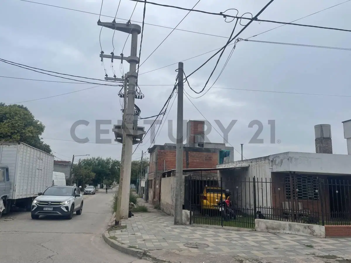 Oportunidad para inversores: lote esquina con dos viviendas 3