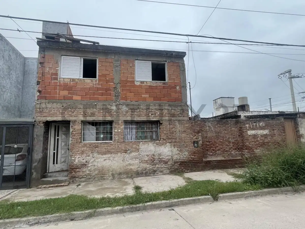 Oportunidad para inversores: lote esquina con dos viviendas 4