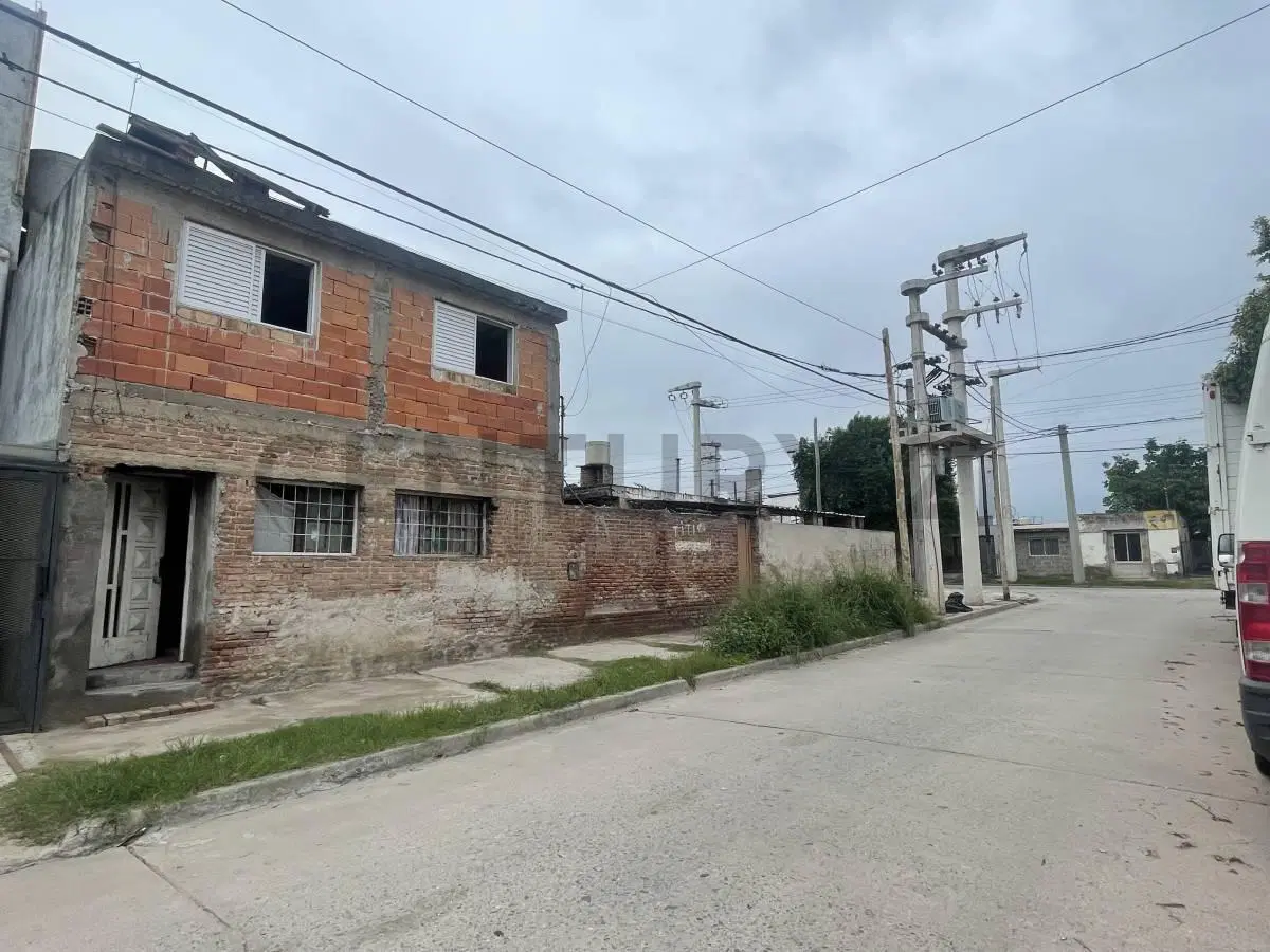 Oportunidad para inversores: lote esquina con dos viviendas 3