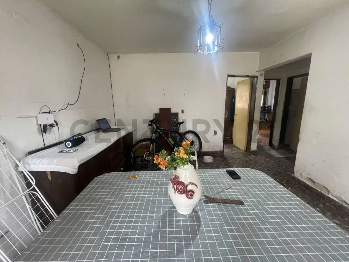 Oportunidad para inversores: lote esquina con dos viviendas 8