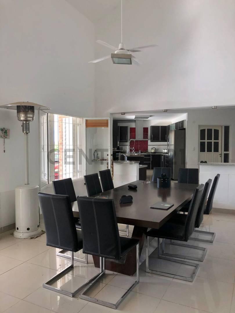 Foto de VENTA CASA, TANTI, 4 DORMITORIOS! CATEGORIA!, imagen 1