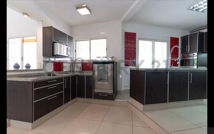 Foto de VENTA CASA, TANTI, 4 DORMITORIOS! CATEGORIA!, imagen 2