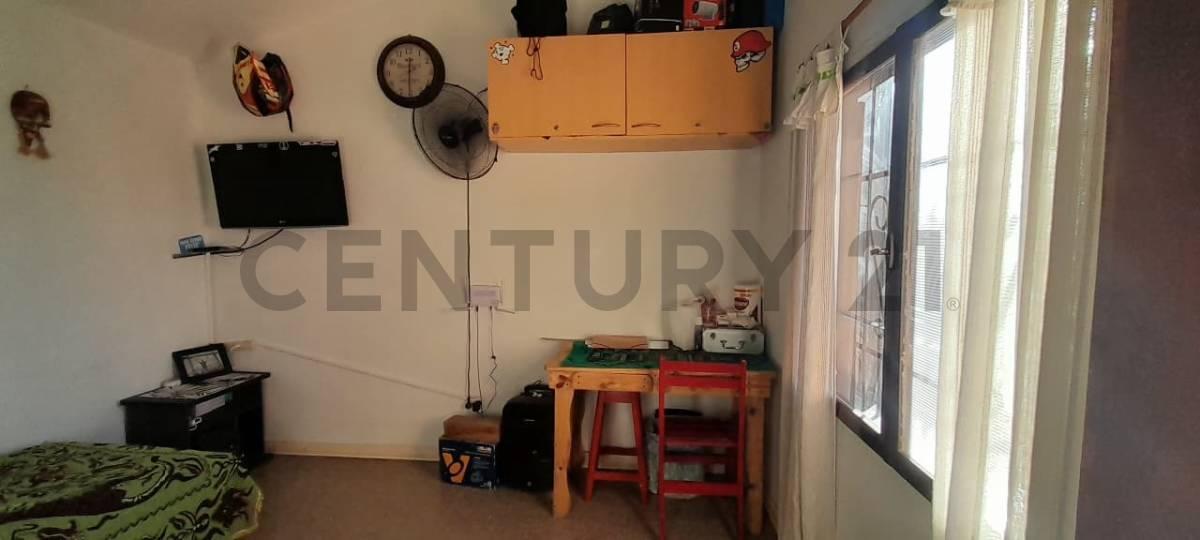 Foto de VENTA CASA GRANDE CON DEPTO EN VILLA POSSE, imagen 5