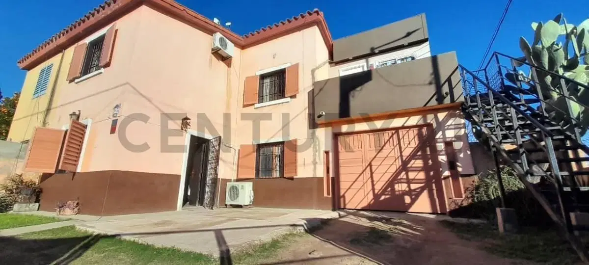VENTA CASA GRANDE CON DEPTO EN VILLA POSSE 2