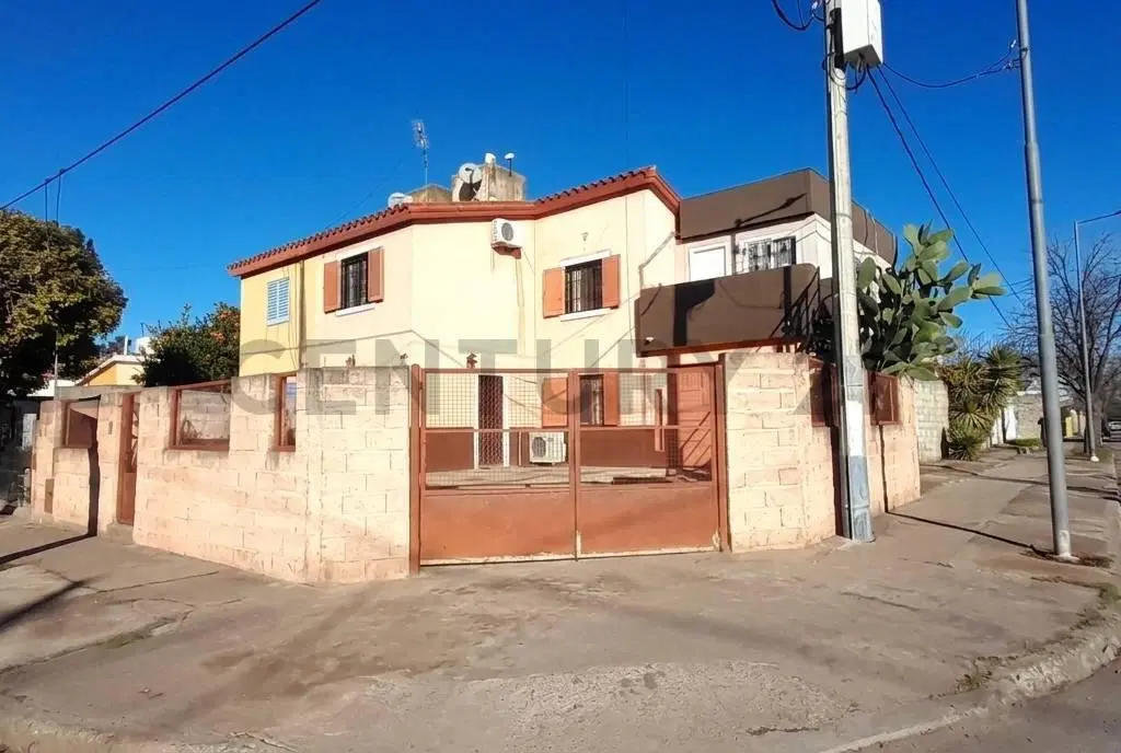 VENTA CASA GRANDE CON DEPTO EN VILLA POSSE 1