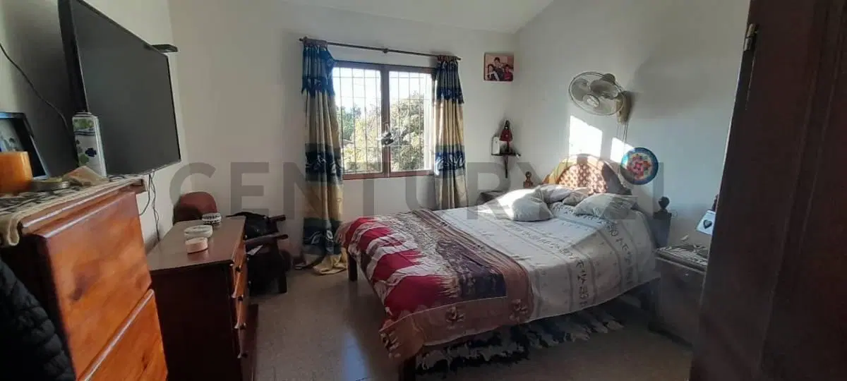 VENTA CASA GRANDE CON DEPTO EN VILLA POSSE 8