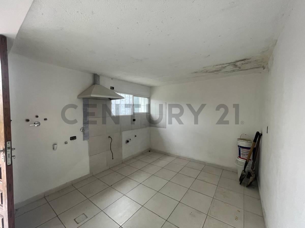 Foto de Casa 2 Dormitorios Remodelada - Cochera y Patio en barrio Centro América, imagen 5