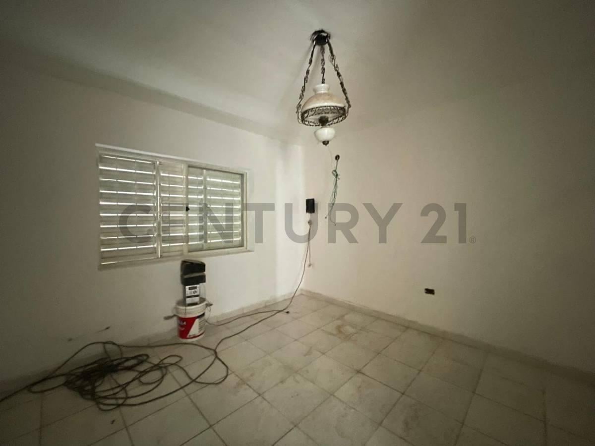 Foto de Casa 2 Dormitorios Remodelada - Cochera y Patio en barrio Centro América, imagen 4