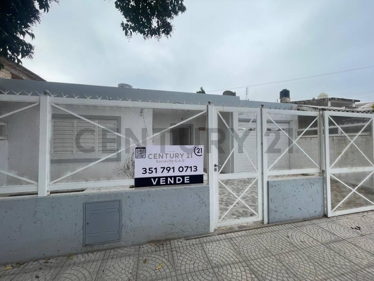 Foto de Casa 2 Dormitorios Remodelada - Cochera y Patio en barrio Centro América, imagen 3