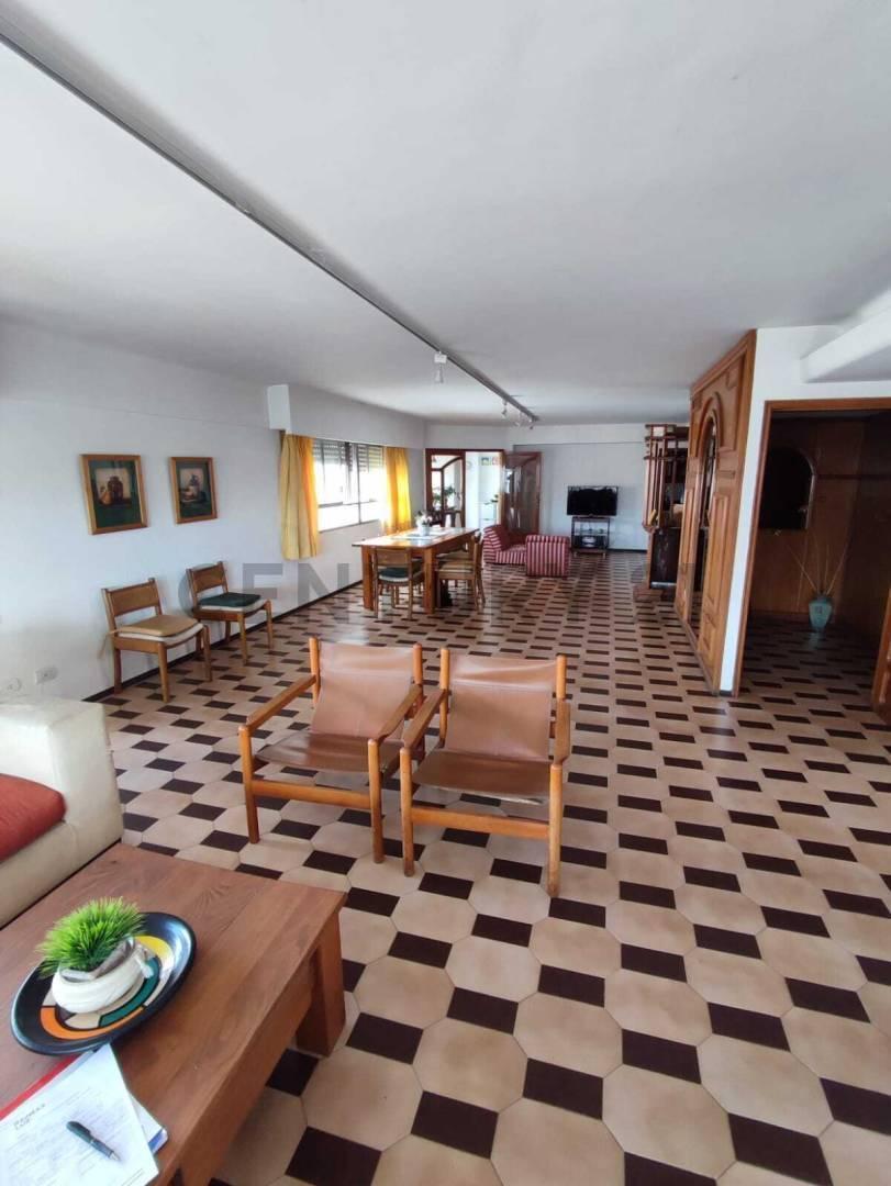 Foto de A metros de todo: Piso de 4 Dormitorios y 2 Cocheras, ideal para, imagen 5