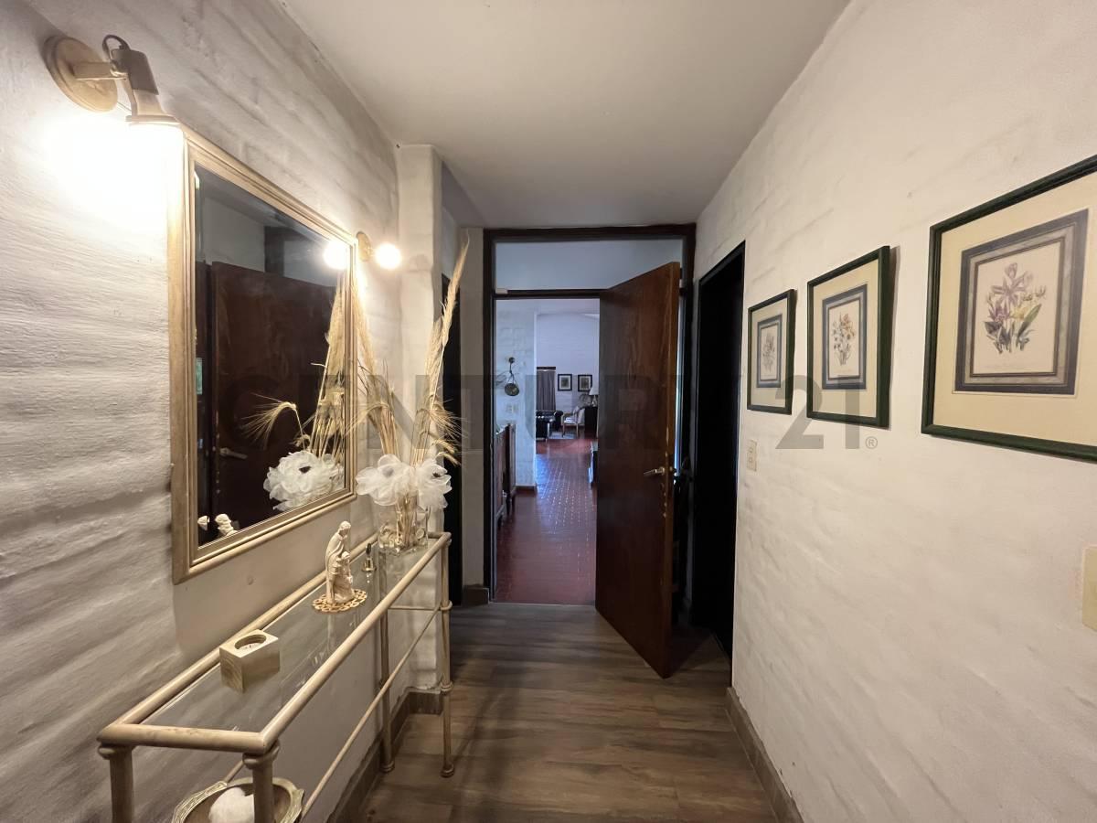 Foto de VENTA CHALET TRADICIONAL – 4 DORMITORIOS + OFICINA – B° LOMAS OESTE, imagen 4