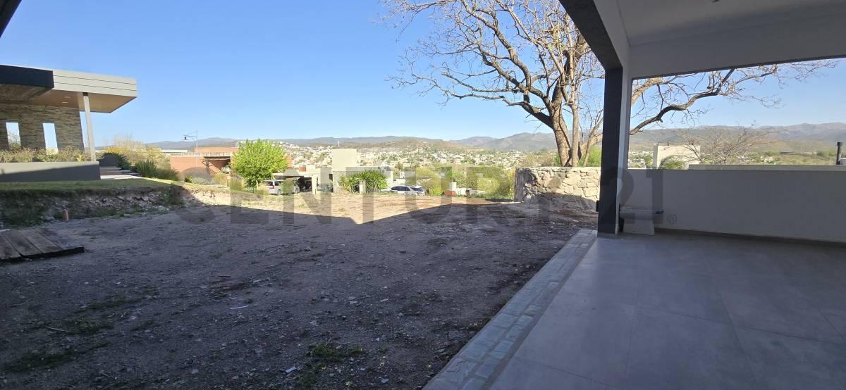 Foto de Casa a estrenar en Barrio La Cuesta | 3 dorm. | 320 m² cubiertos |, imagen 2