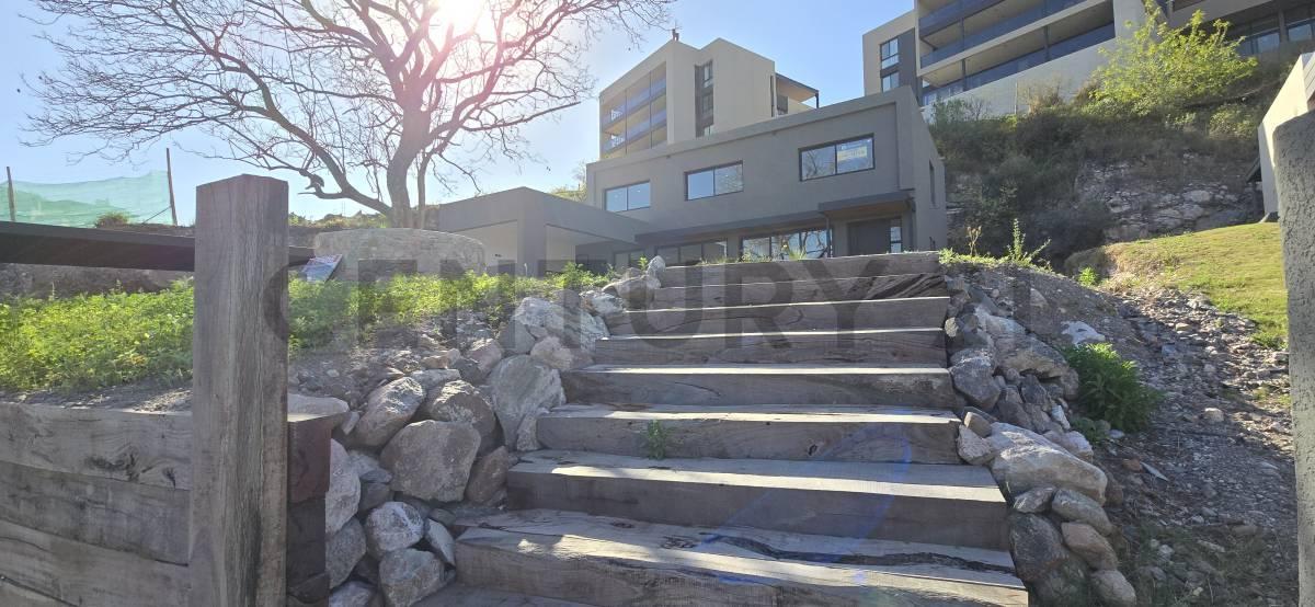 Foto de Casa a estrenar en Barrio La Cuesta | 3 dorm. | 320 m² cubiertos |, imagen 3